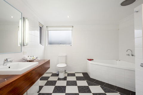 The International Motel Apollo Bay - Yamba Accommodation 17