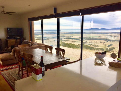 One Tree Hill Wilson Prom And Ocean Views - Yamba Accommodation 3