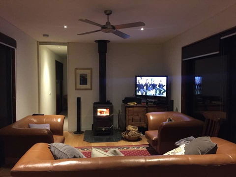 One Tree Hill Wilson Prom And Ocean Views - Yamba Accommodation 13