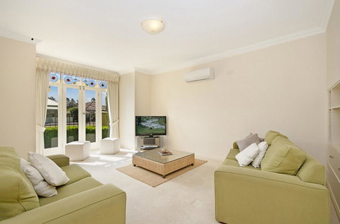 Sea Shells On Banyan Apartment - Yamba Accommodation 1