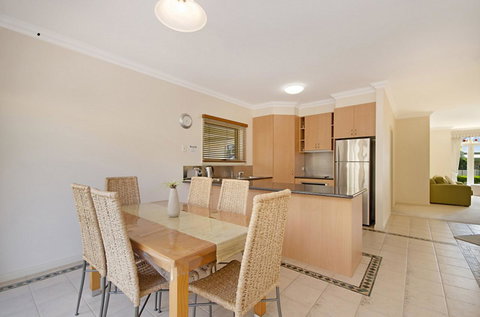 Sea Shells On Banyan Apartment - Yamba Accommodation 5