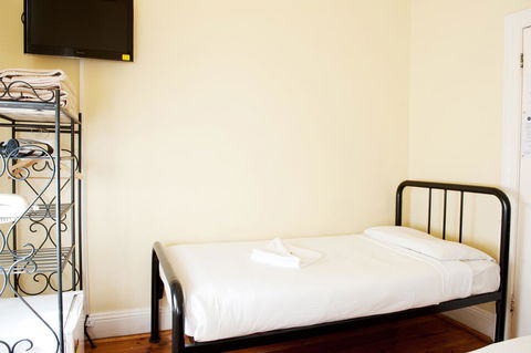 Hotel Claremont Guest House - Yamba Accommodation 5