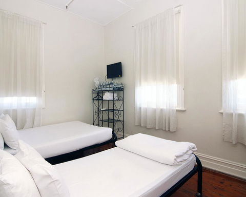 Hotel Claremont Guest House - Yamba Accommodation 13