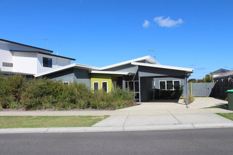 Tamara Temptation - Yamba Accommodation 0