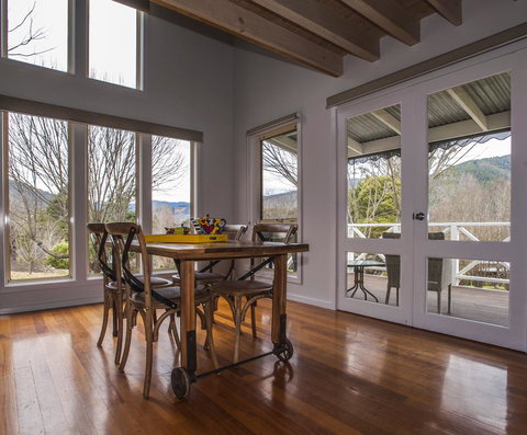 Abbys Cottages Bright - Yamba Accommodation 17