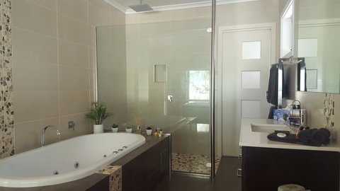 Abbys Cottages Bright - Yamba Accommodation 35