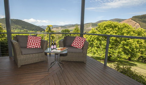 Abbys Cottages Bright - Yamba Accommodation 7