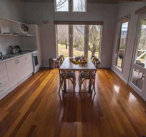 Abbys Cottages Bright - Yamba Accommodation 18