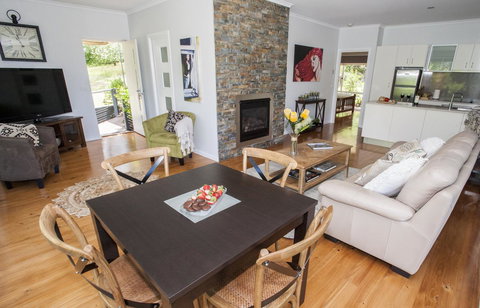 Abbys Cottages Bright - Yamba Accommodation 6