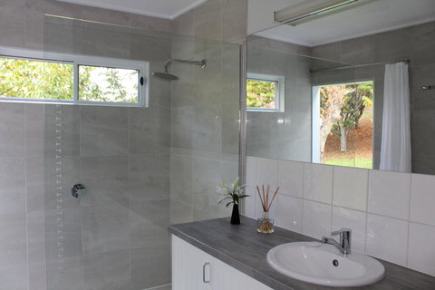 Abbys Cottages Bright - Yamba Accommodation 9