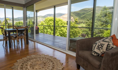 Abbys Cottages Bright - Yamba Accommodation 2