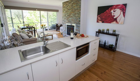 Abbys Cottages Bright - Yamba Accommodation 5