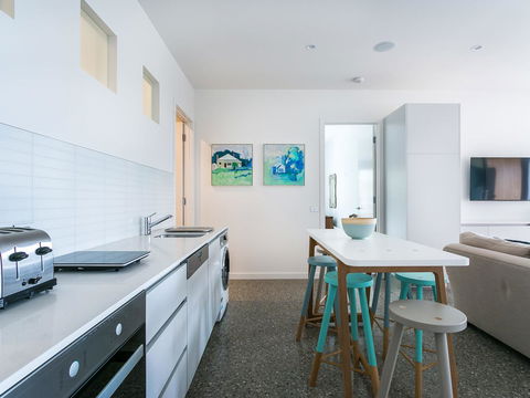 Lansdowne Villa - With Swimming Pool - Yamba Accommodation 6