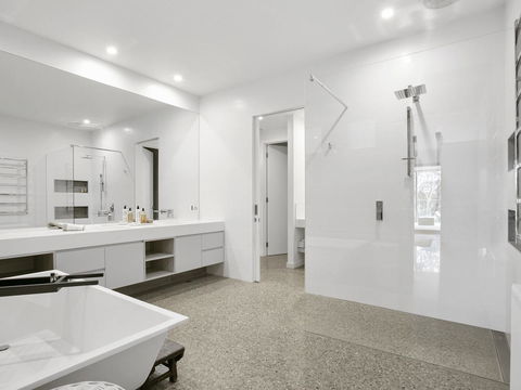 Lansdowne Villa - With Swimming Pool - Yamba Accommodation 12