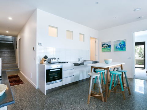 Lansdowne Villa - With Swimming Pool - Yamba Accommodation 8