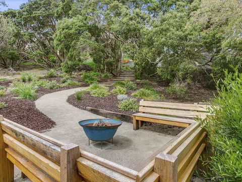 Lansdowne Villa - With Swimming Pool - Yamba Accommodation 13