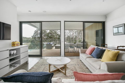Lansdowne Villa - With Swimming Pool - Yamba Accommodation 1