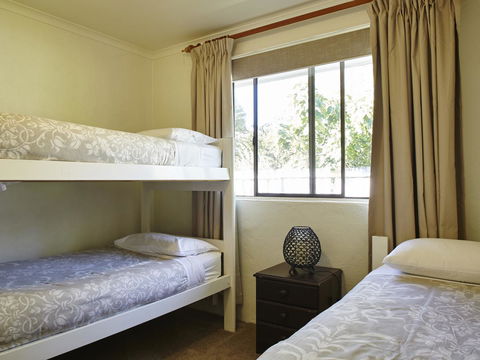 Willow Dene Holiday Apartments - Yamba Accommodation 6