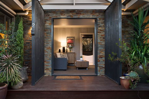 East Street Daylesford - Yamba Accommodation 6