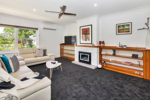 Lake Wendouree Luxury Apartments - Yamba Accommodation 7