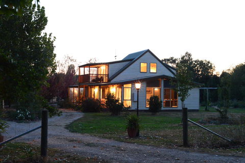 Beechworth Cedar Cottages - Yamba Accommodation 14