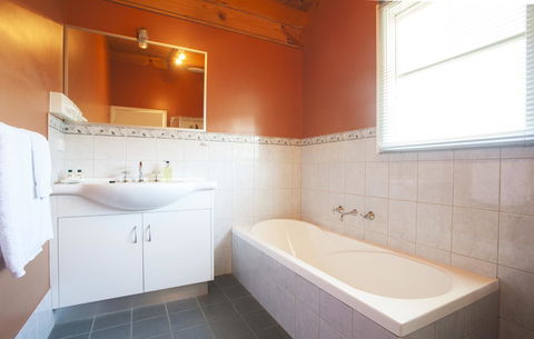 Beechworth Cedar Cottages - Yamba Accommodation 11