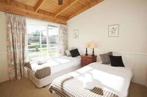 Beechworth Cedar Cottages - Yamba Accommodation 10