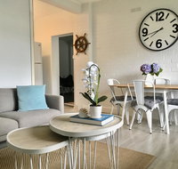 The Wheelhouse - 2BR Waterfront Apt in town