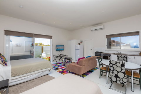 Cottages For Couples - Yamba Accommodation 7