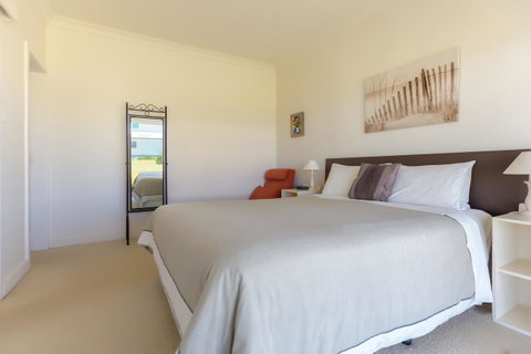 Cottages For Couples - Yamba Accommodation 16