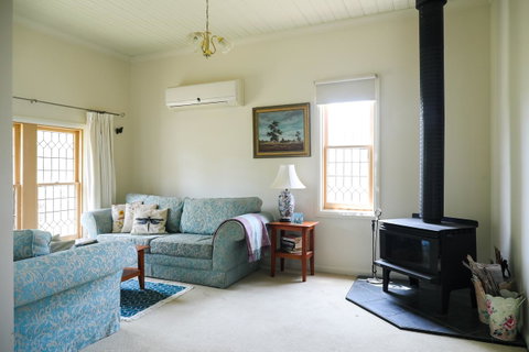 Miss Pym's Cottage - Yamba Accommodation 35