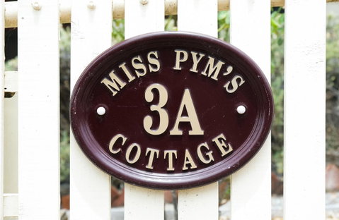 Miss Pym's Cottage - Yamba Accommodation 6