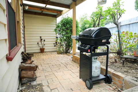 Miss Pym's Cottage - Yamba Accommodation 3