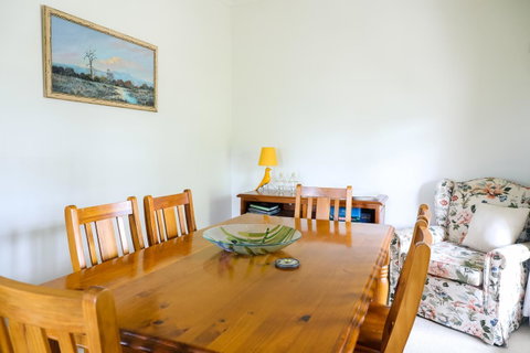 Miss Pym's Cottage - Yamba Accommodation 37