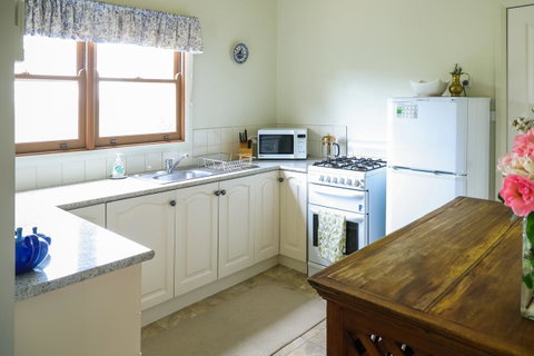 Miss Pym's Cottage - Yamba Accommodation 26