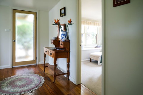 Miss Pym's Cottage - Yamba Accommodation 8