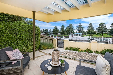 The Waterfront Apartment - Yamba Accommodation 0