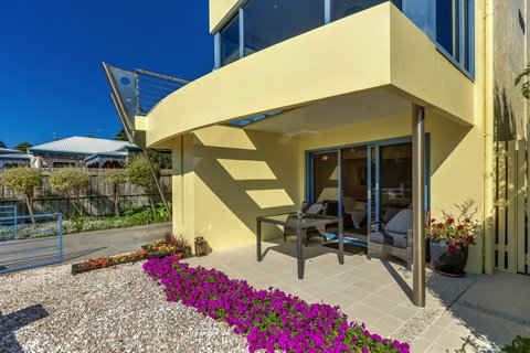The Waterfront Apartment - Yamba Accommodation 4