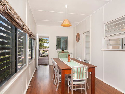 The Blue House - Flat Walk To River And Beach - Yamba Accommodation 3