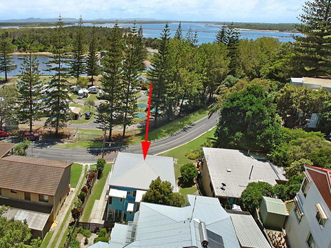 The Blue House - Flat Walk To River And Beach - Yamba Accommodation 0