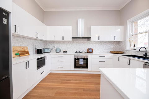 The Byng House Grand And Central, Entertain 12 - Yamba Accommodation 1