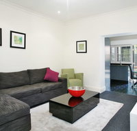 The Courtyard of St Neot - Art Deco 2BR Potts Point Apartment with Large Courtyard in Stunning Location