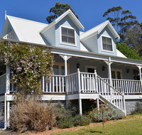 The Doll's House - Charming 2 bedroom cottage just a short walk from the village - Yamba Accommodation
