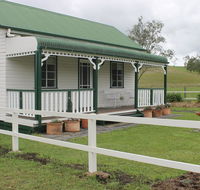 The Dollhouse Cottage - Yamba Accommodation