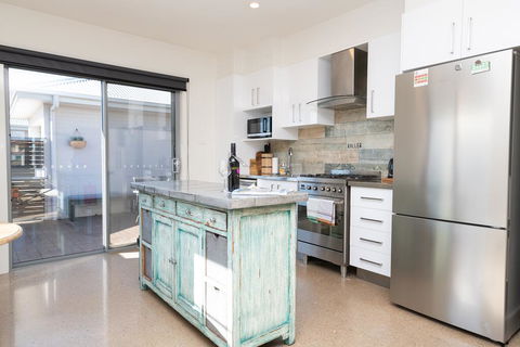 The Endsleigh -1 Bedroom Villa, Free Wifi, Near CBD - Yamba Accommodation 3