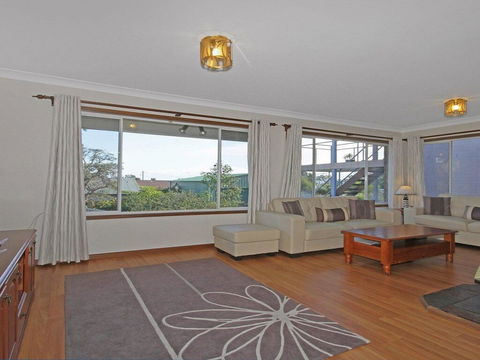 The Heights - Home Style Comforts - Yamba Accommodation 2