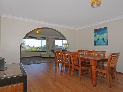 The Heights - Home Style Comforts - Yamba Accommodation 1