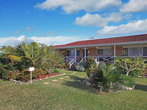 The Heights - Home Style Comforts - Yamba Accommodation 0