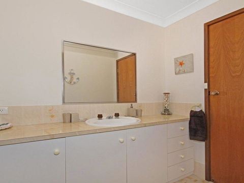 The Heights - Home Style Comforts - Yamba Accommodation 3