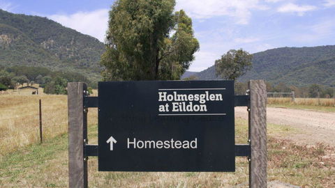 The Homestead At Holmeslgen At Eildon - Yamba Accommodation 3